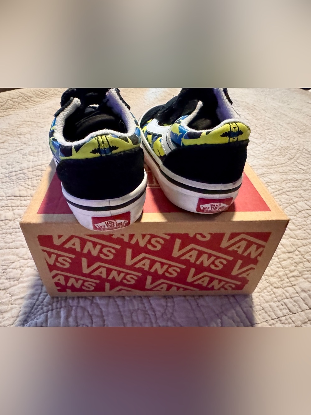 Vans Toddler Old SkoVans Toddler Old Skool V ‘Glow Sharks’ Sneakers Kid’s Size 5 - Picture 2 of 5